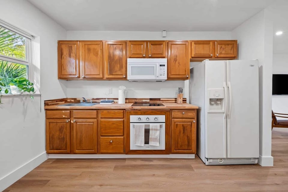 House | 2 bedrooms, desk