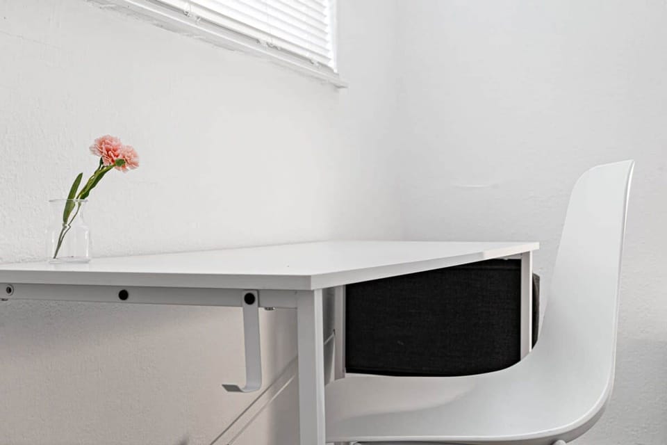 House | 2 bedrooms, desk