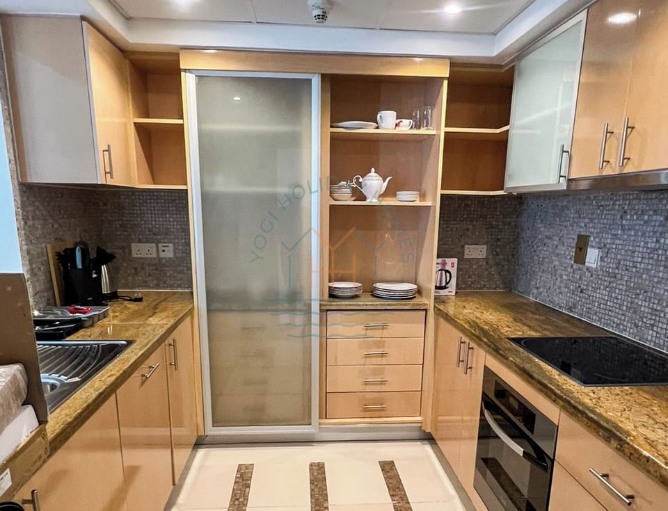 Deluxe Apartment, 2 Bedrooms, Lake View | Private kitchen