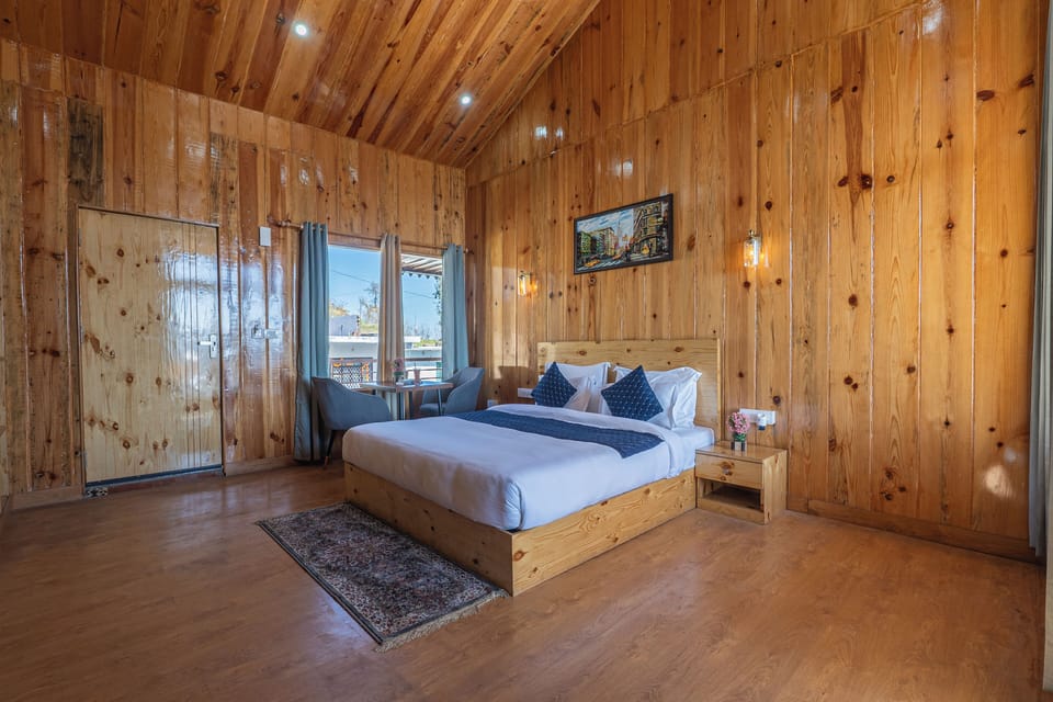 Castle Room | Desk, soundproofing, free WiFi