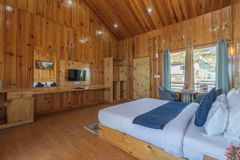 Castle Room | Desk, soundproofing, free WiFi