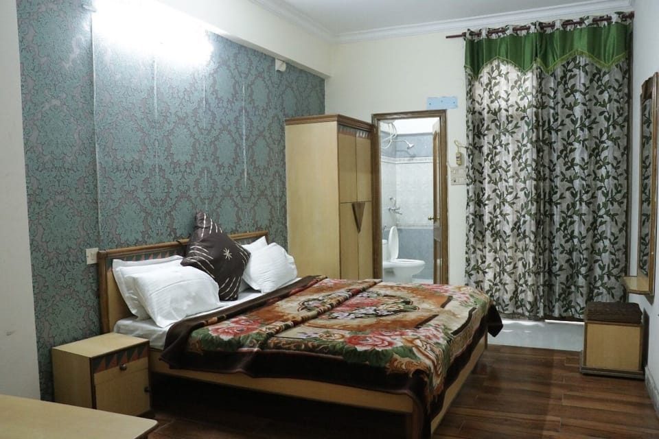 Deluxe Room, City View | Desk, laptop workspace, free WiFi