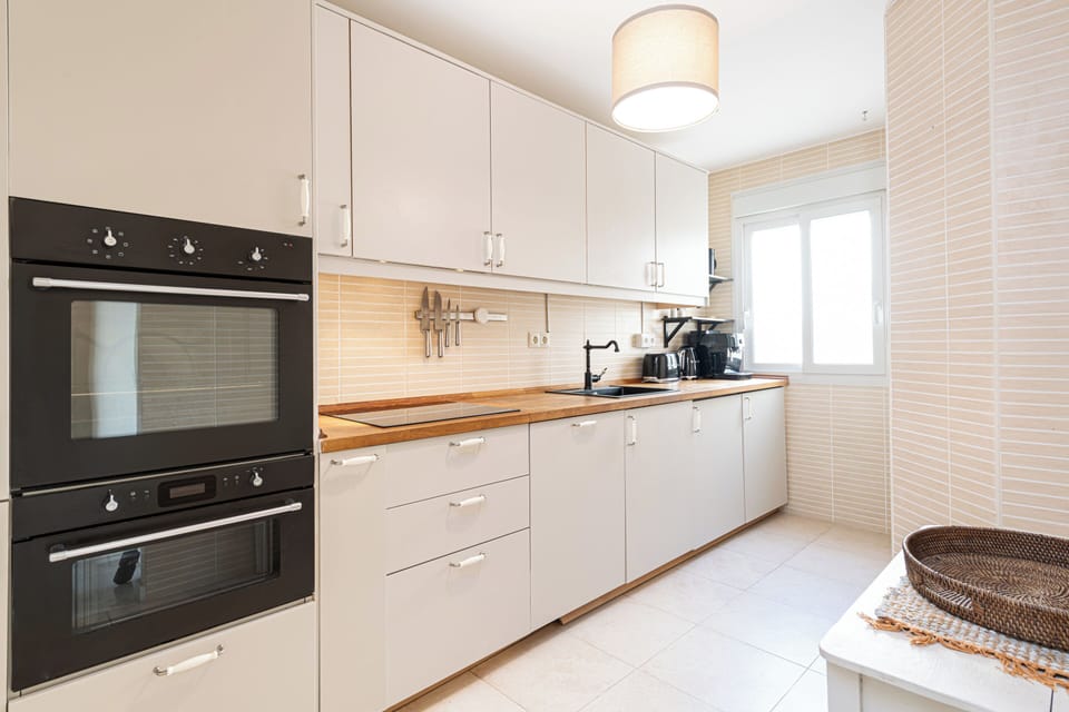 Deluxe Apartment, Mountain View | Private kitchen | Full-size fridge, microwave, oven, stovetop