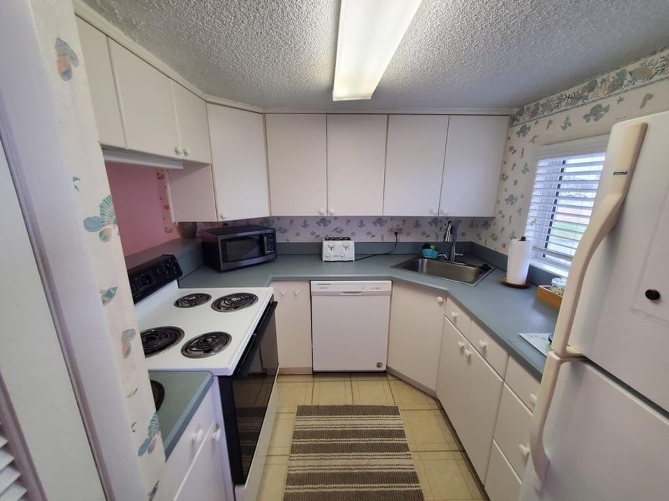 Condo, 1 Bedroom | Private kitchen