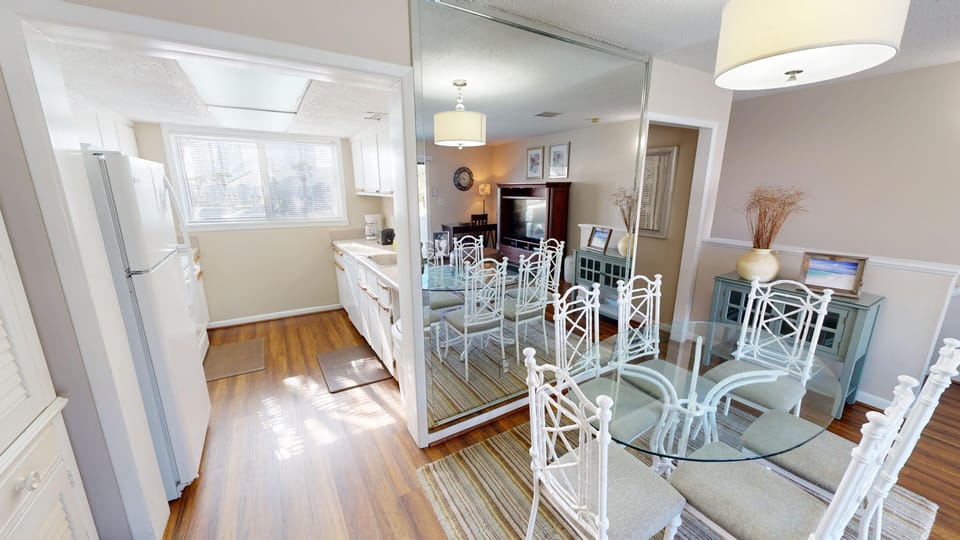 Townhome, 2 Bedrooms | Dining