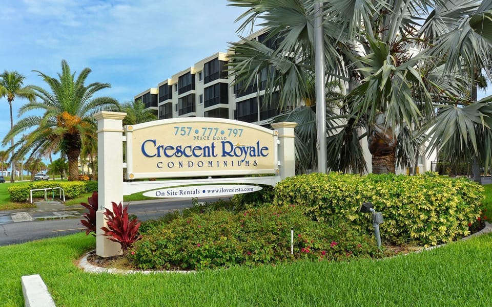 Welcome to Crescent Royale
