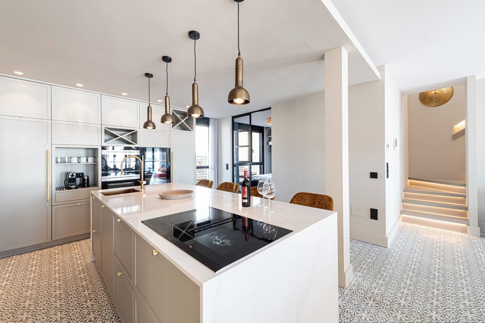 Deluxe House, Sea View | Private kitchen | Full-size fridge, microwave, oven, stovetop