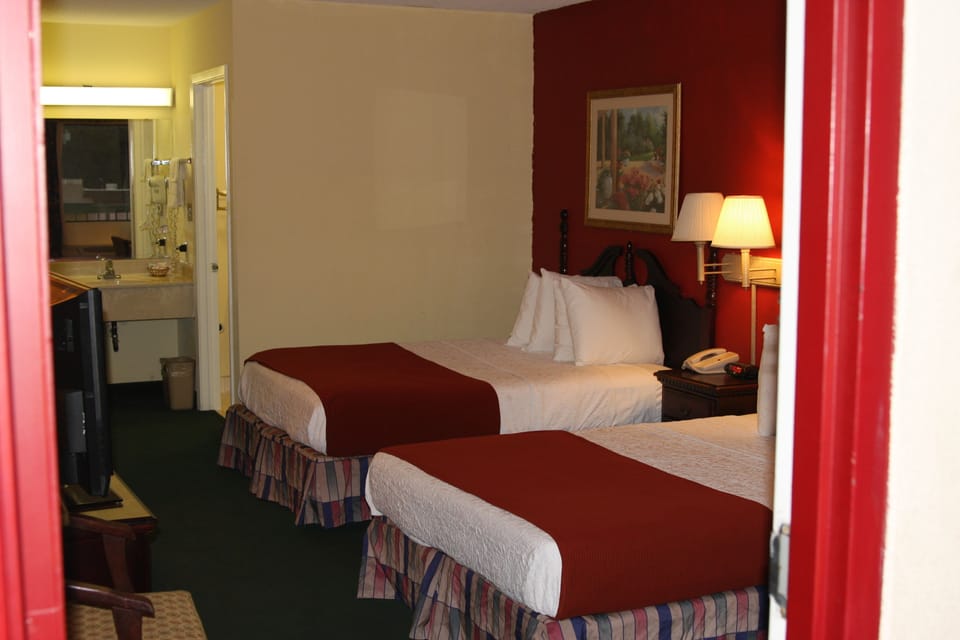 Standard Room, Non Smoking | Coffee and/or coffee maker