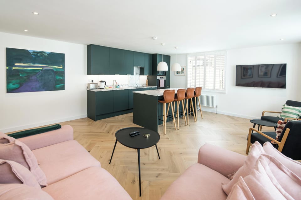 Classic Apartment | Dining room