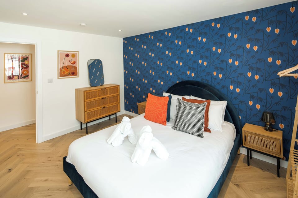 Classic Apartment | 2 bedrooms, iron/ironing board, free WiFi