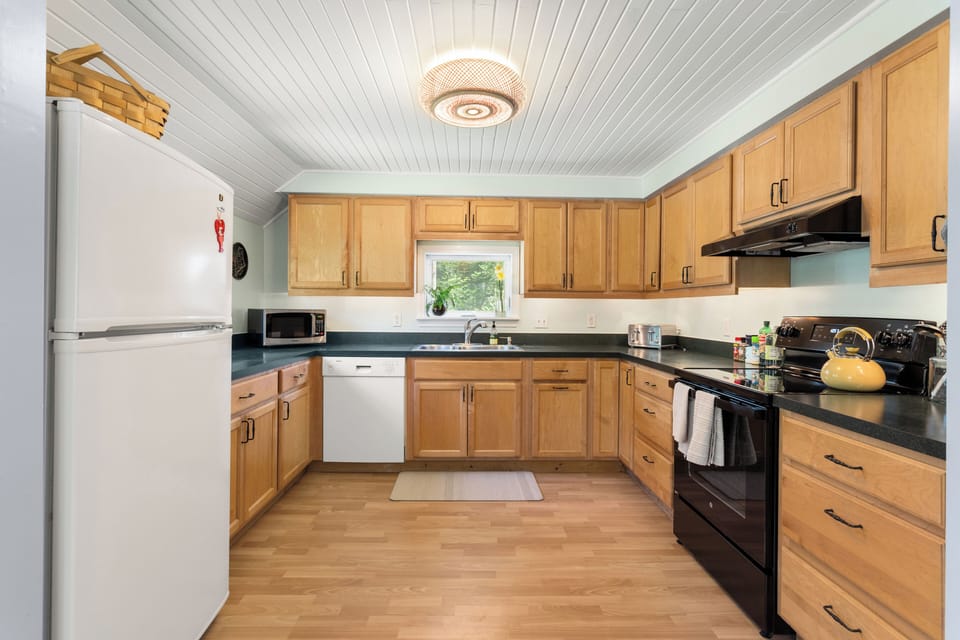 Full kitchen with microwave, toaster, refrigerator, stove, dishwasher