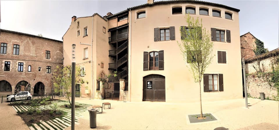 18 place Saint Priest