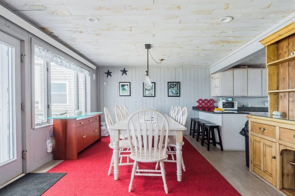 THE DINING AREA: Ample seating for hosting large gatherings. Ocean view included