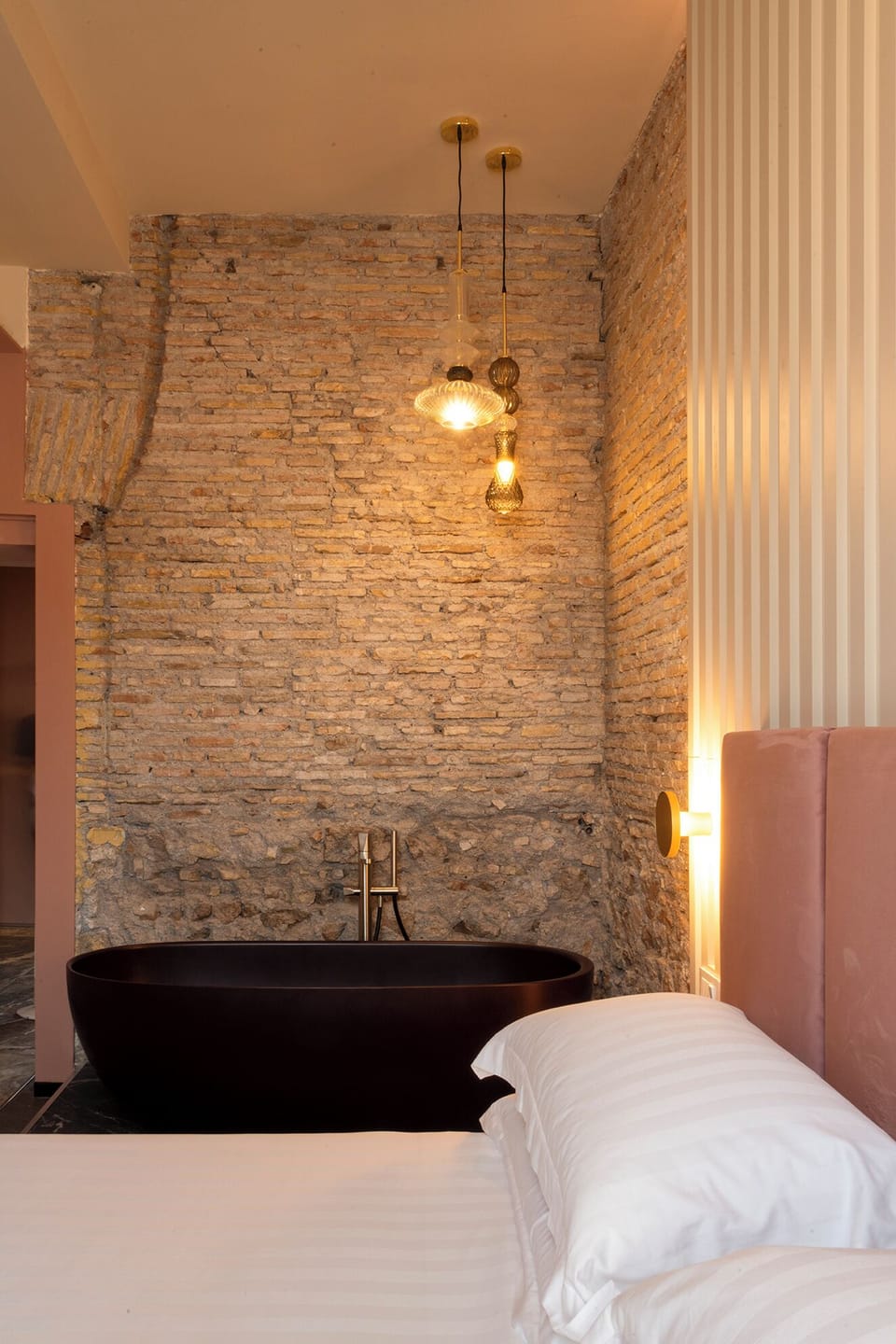City Suite, City View | Deep soaking bathtub