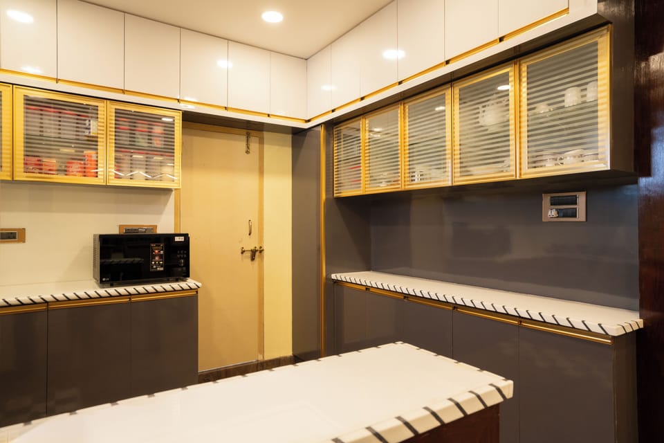 Presidential Suite, City View | Private kitchen | Shared fridge, microwave