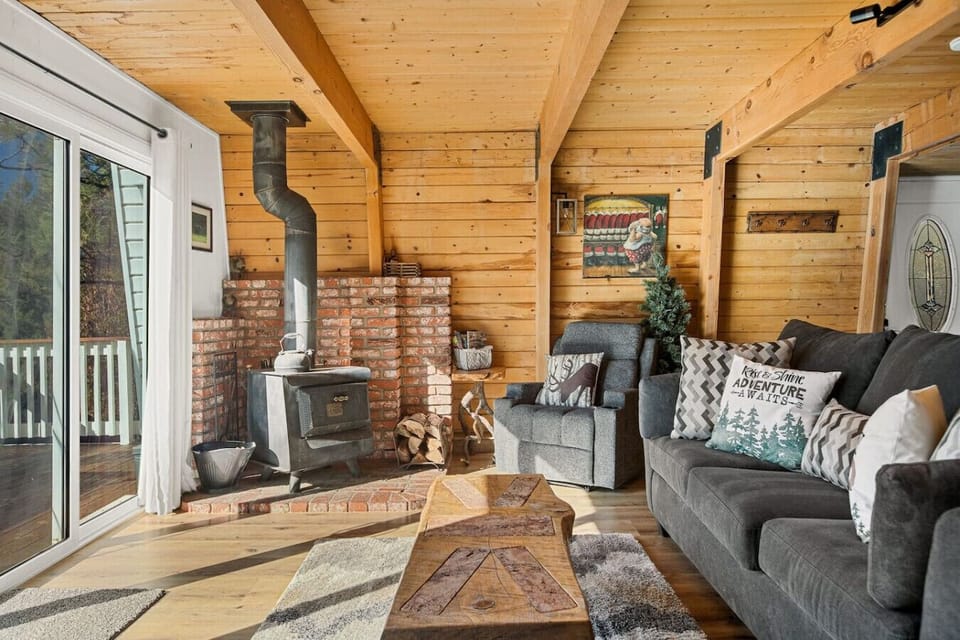 Gather around the warm glow of the wood-burning fireplace in the living room, or stream your favorite shows on the smart TV, all while enjoying the breathtaking mountain views.