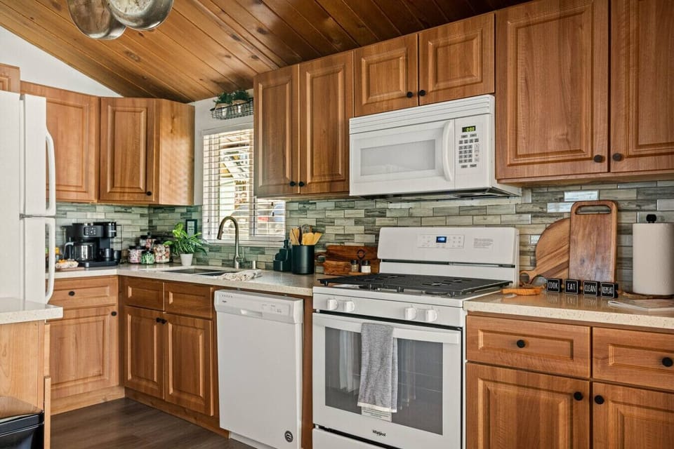 The kitchen comes furnished with a Keurig K-Duo Essentials coffee maker, ideal for brewing a swift single cup or an entire pot to kick off your morning.