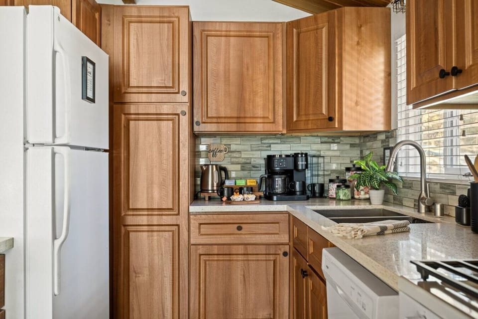 Fully equipped kitchen is the perfect place to whip up a gourmet meal.