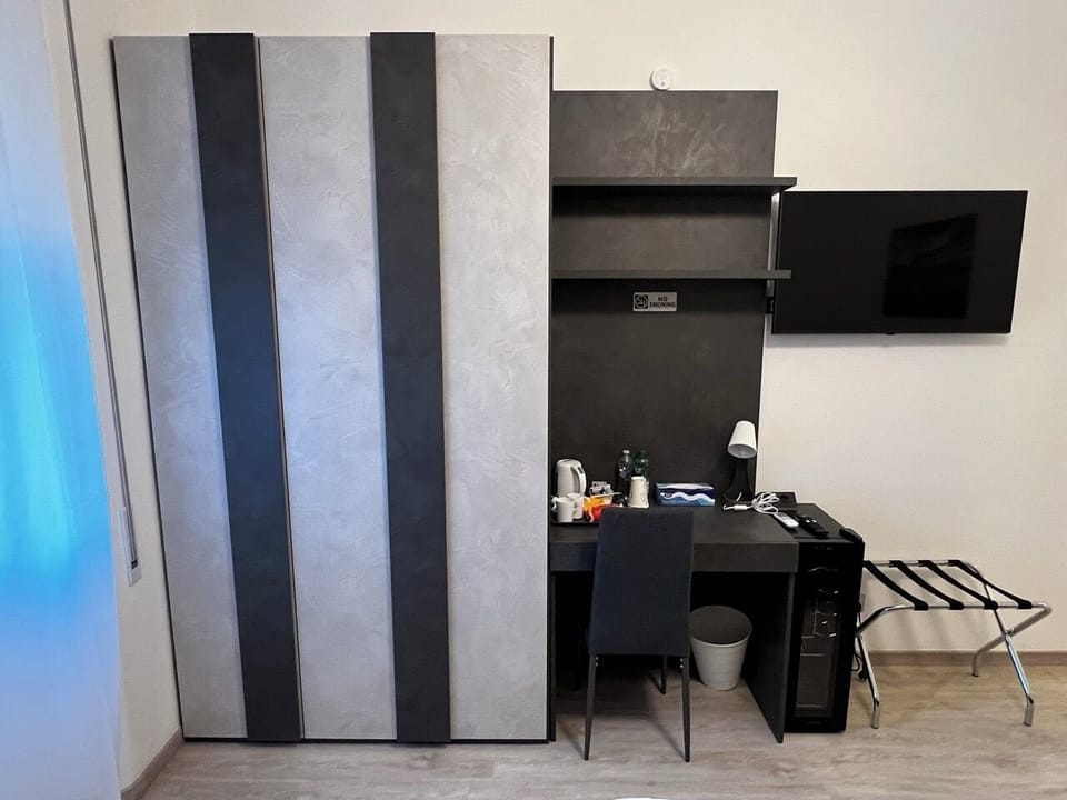 Comfort Triple Room, Private Bathroom | In-room safe, desk, WiFi (free)