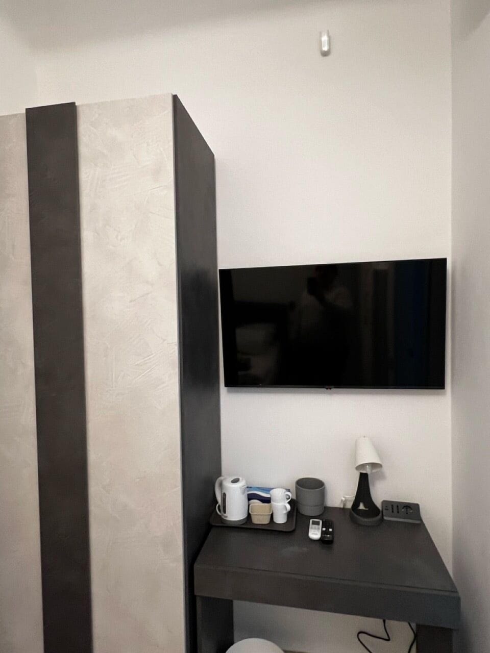 Comfort Single Room | Bathroom | Shower, free toiletries, hair dryer, bidet