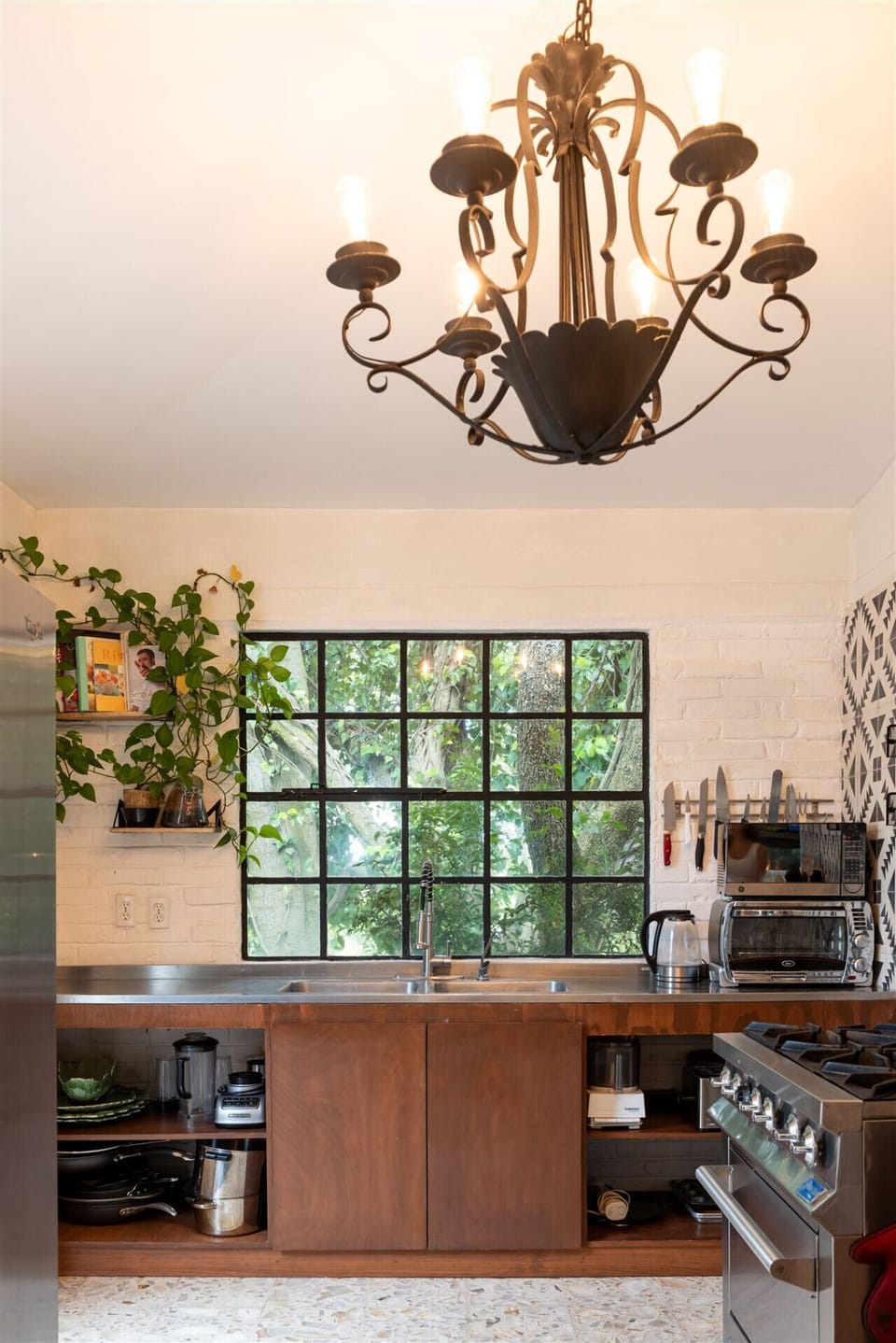 Cook, prep, and enjoy in this bright kitchen.
