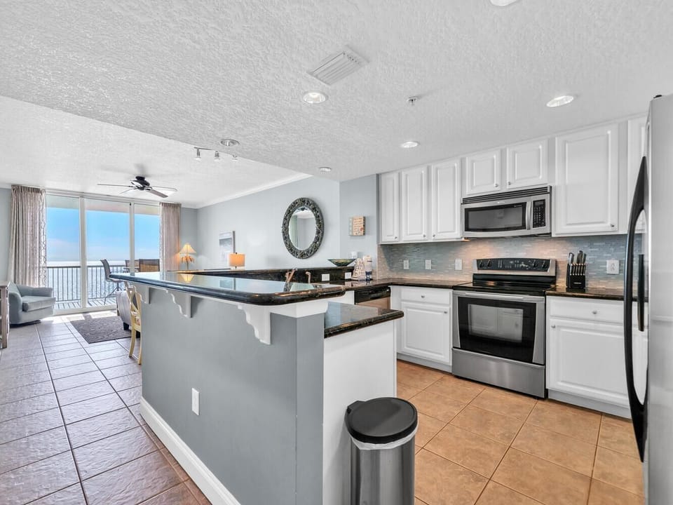 Condo, Multiple Beds (Palazzo 1406) | Private kitchen | Oven, toaster, cookware/dishes/utensils