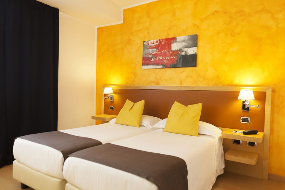 Premium bedding, down comforters, in-room safe, desk