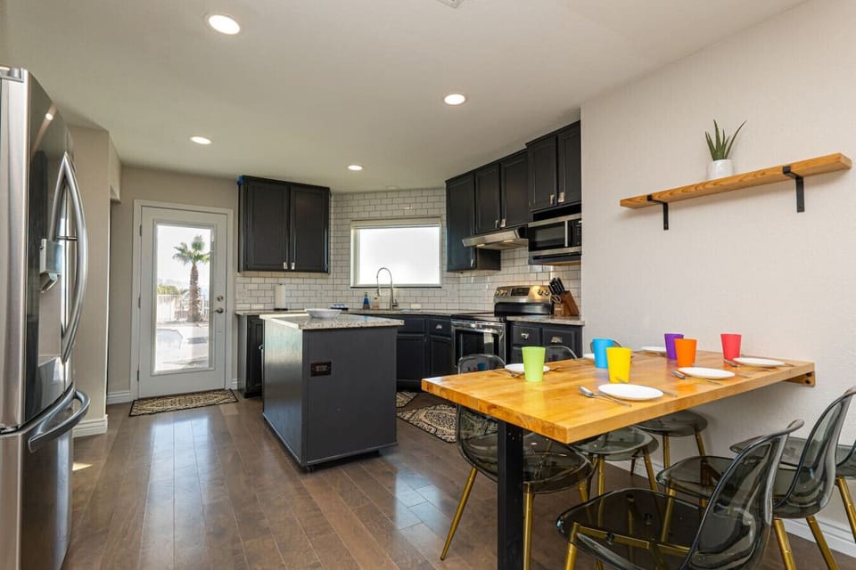 Dining table in kitchen seats up to 6 people