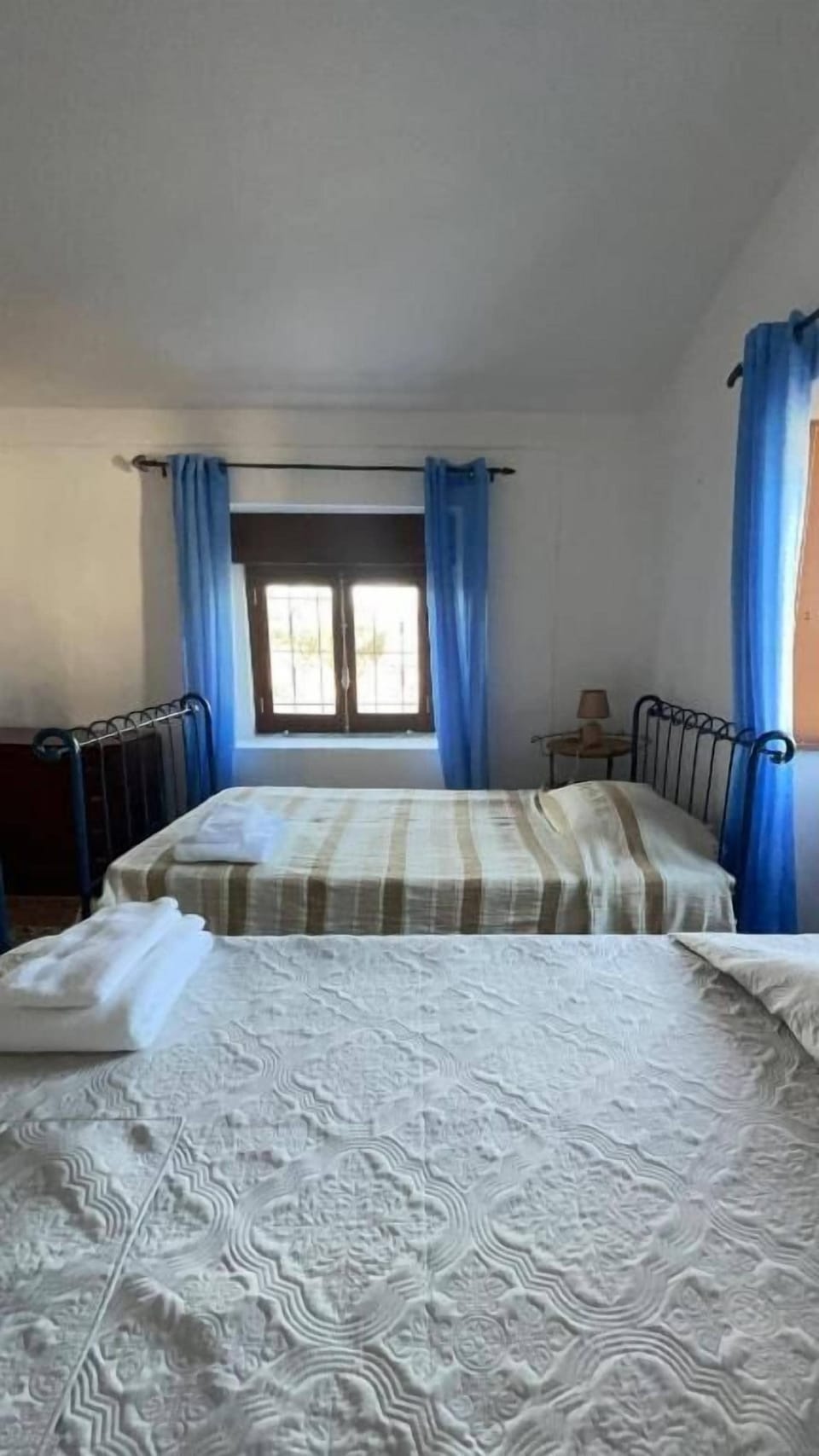 3 bedrooms, bed sheets