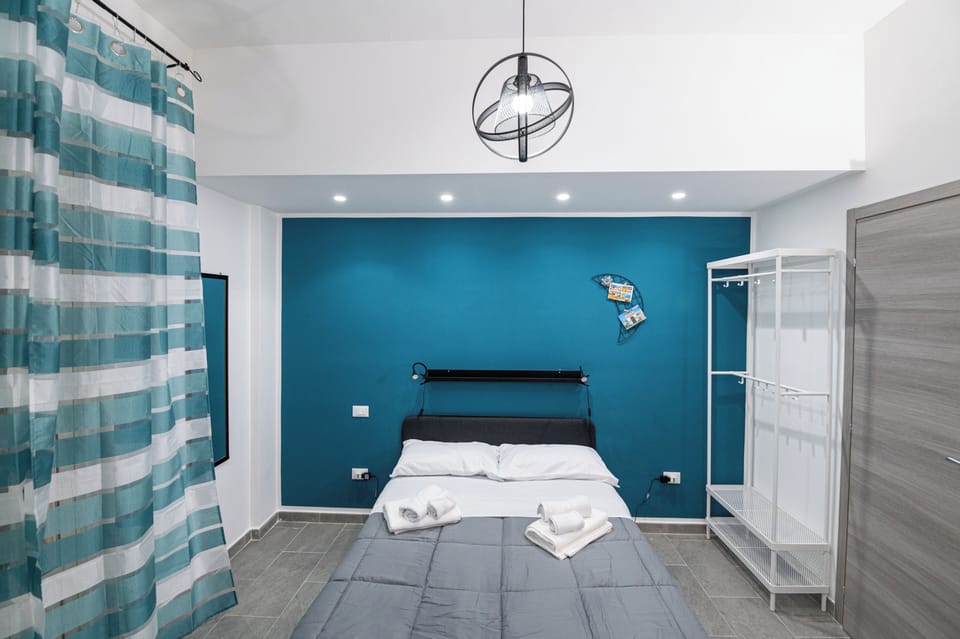 Triple Room, Courtyard View | Minibar, individually decorated, individually furnished, free WiFi