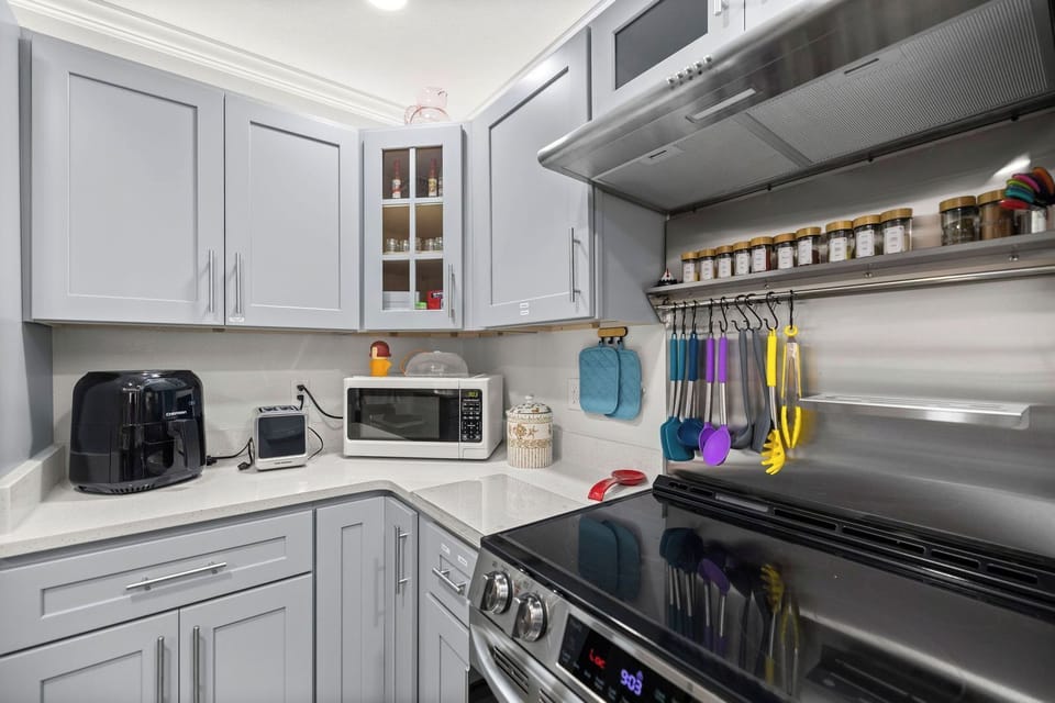 Air fryer, toaster, microwave