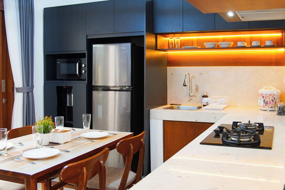 Fridge, microwave, stovetop, cookware/dishes/utensils