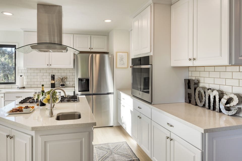 Fully equipped kitchen.