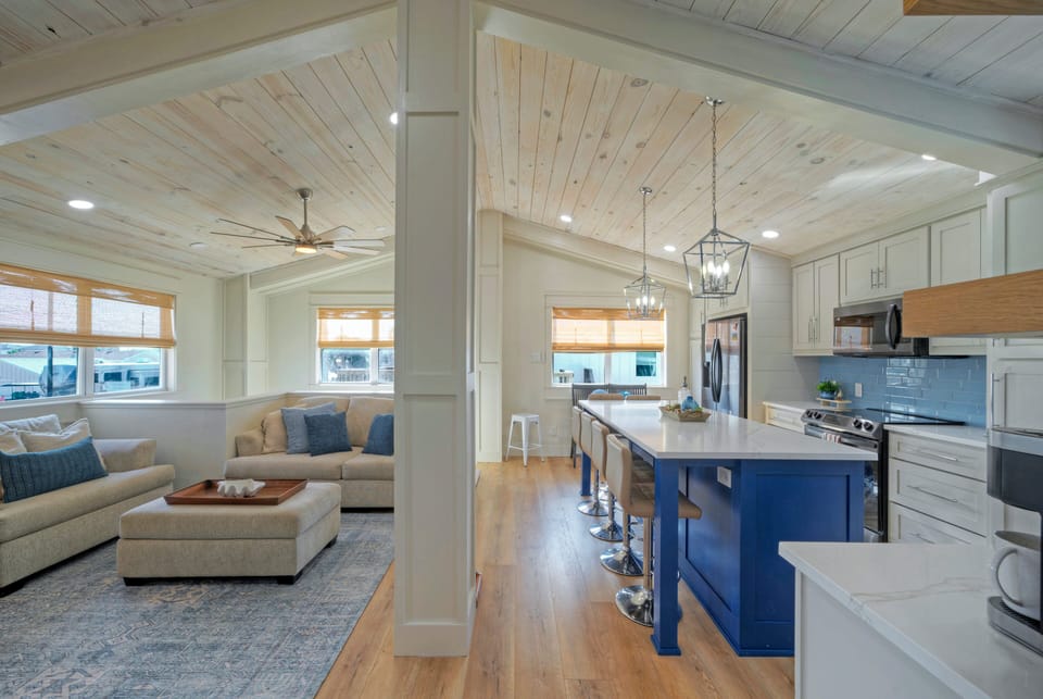 Open layout makes it easy for your group to connect.