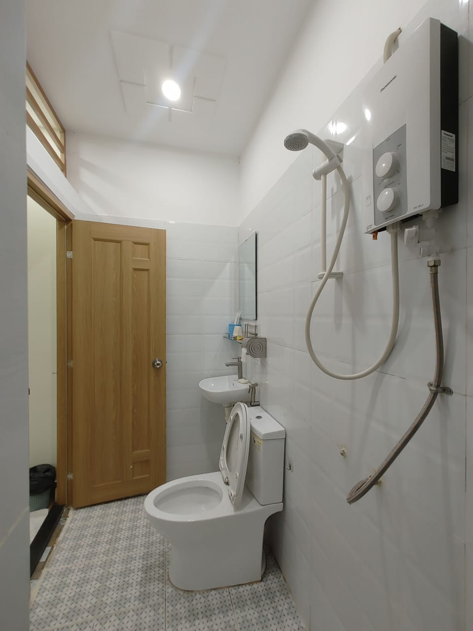 Premier Double Room | Bathroom | Shower, slippers, bidet, towels