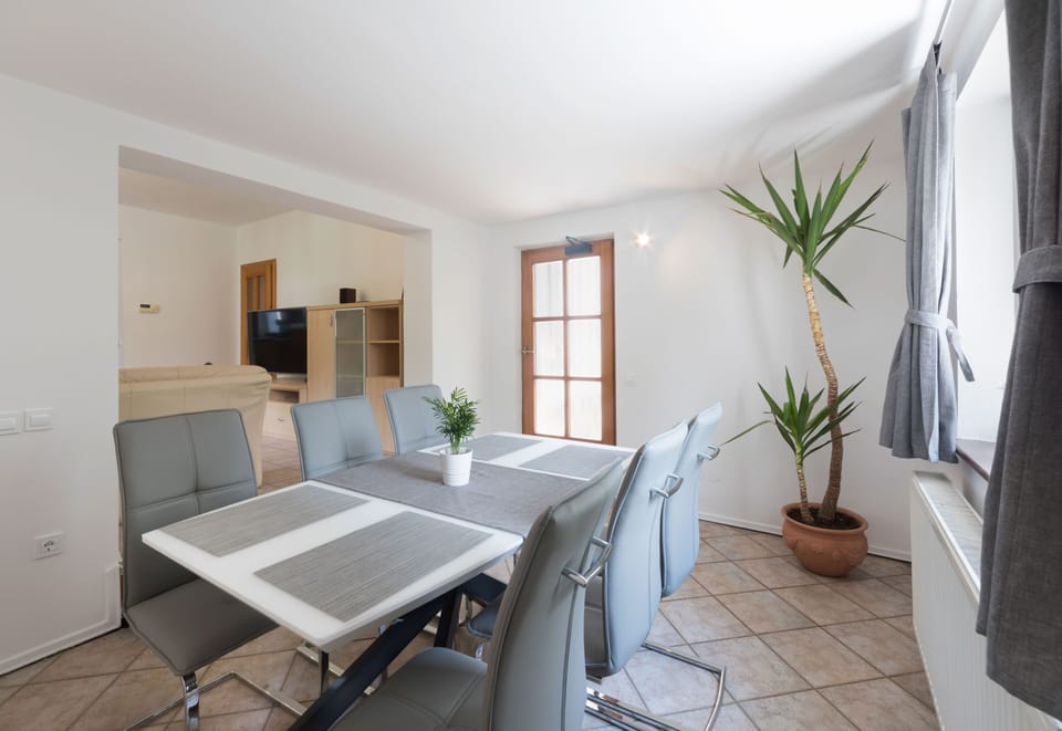 Comfort Villa, Garden View | Dining room