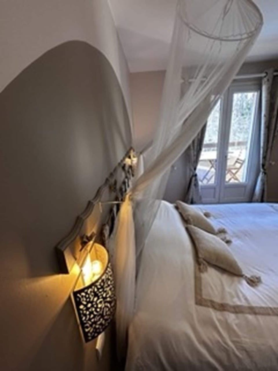 Luxury Double Room, Shared Bathroom, Pool View | Individually decorated, individually furnished, blackout drapes