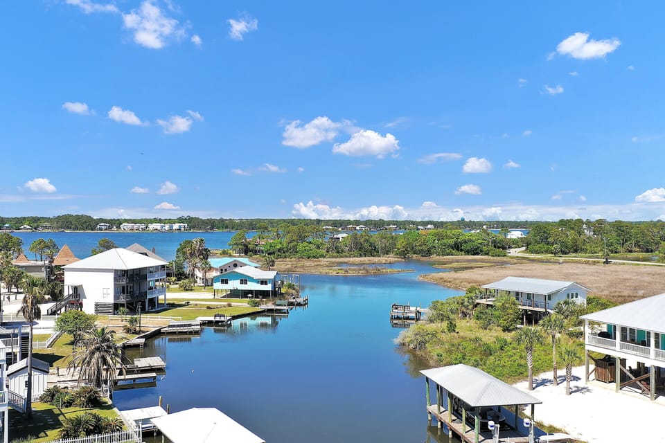 Summer Breeze B1 Gulf Shores, Alabama. 3 Bedrooms. 2.5 Bathrooms. Sleeps 10.