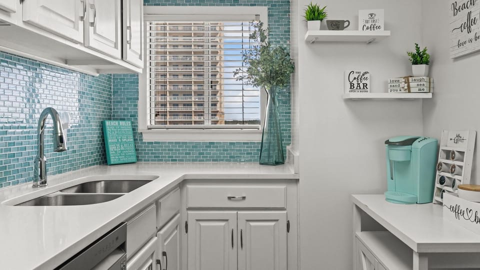 Edgewater West 72 - Kitchen area