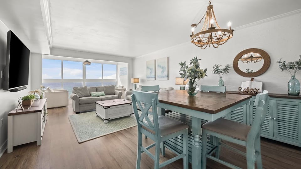 Edgewater West 72 - Dining into Living area with Gulf views.