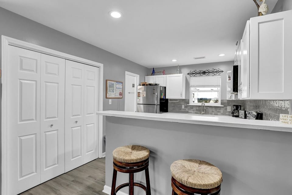Kitchen Bar (2)