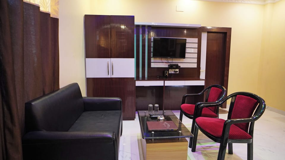 Deluxe Double Room, Balcony | Desk, free WiFi