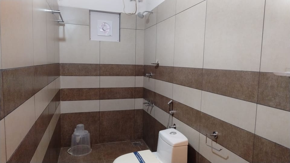 Shower, towels, soap, shampoo
