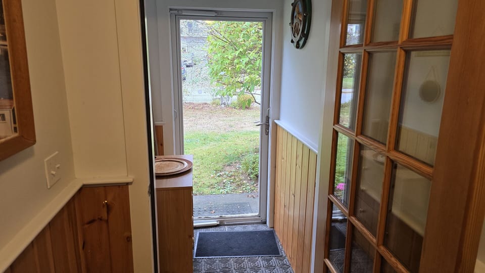 Doorway to the front door.