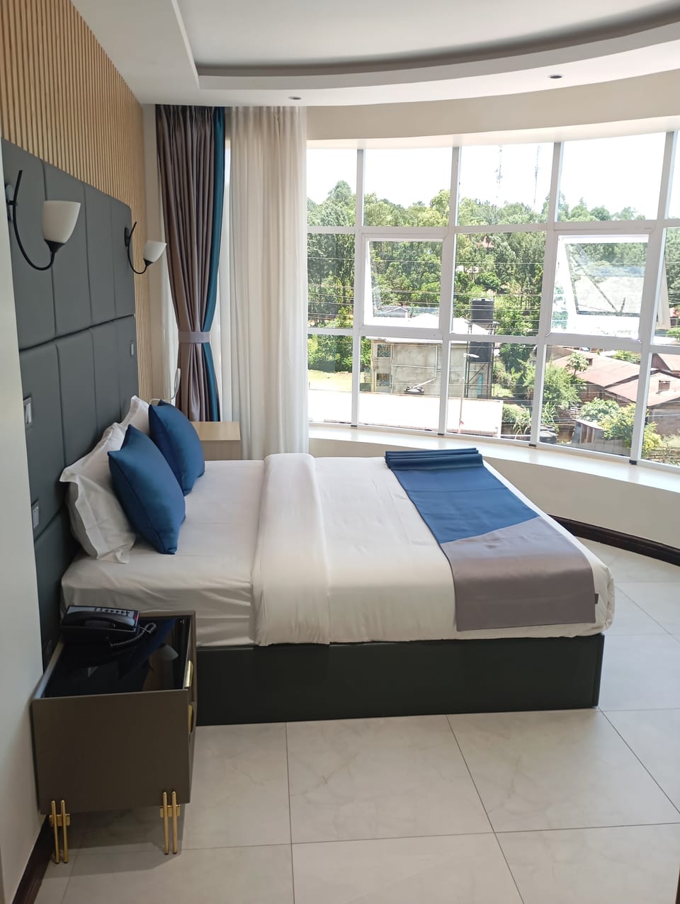 Premium bedding, in-room safe, individually furnished, desk