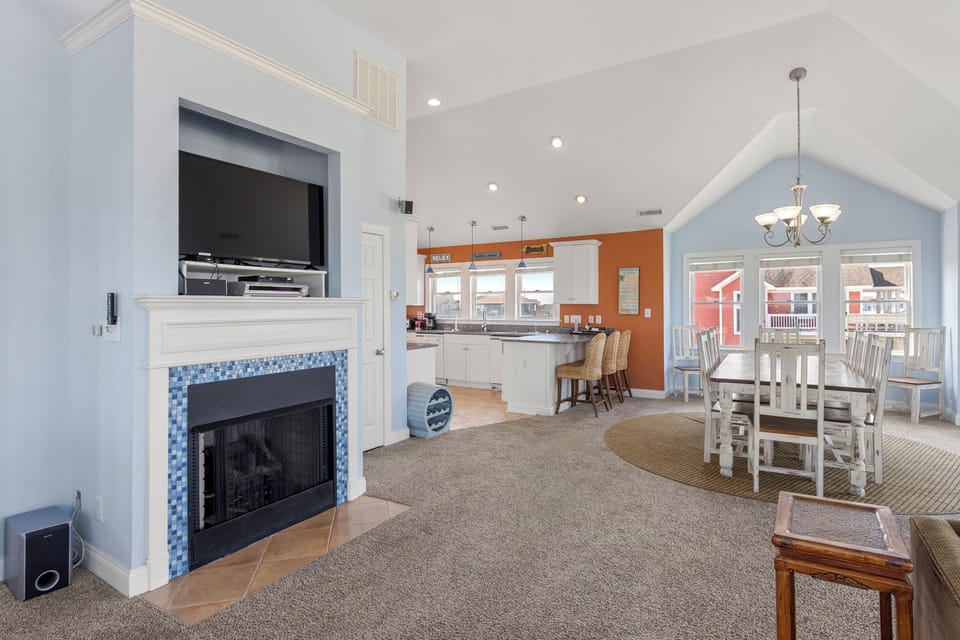 HISA03: Calypso | Top Level Living Area