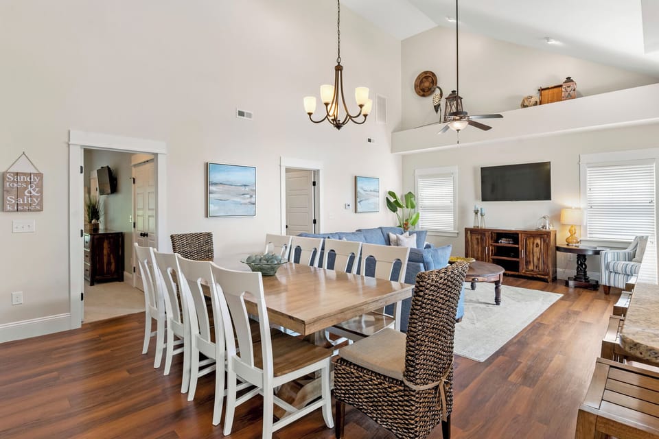 BV1083A: Vitamin Sea | Mid Level Dining Area
