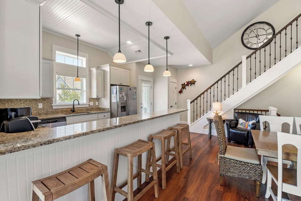BV1083A: Vitamin Sea | Mid Level Dining Area and Kitchen