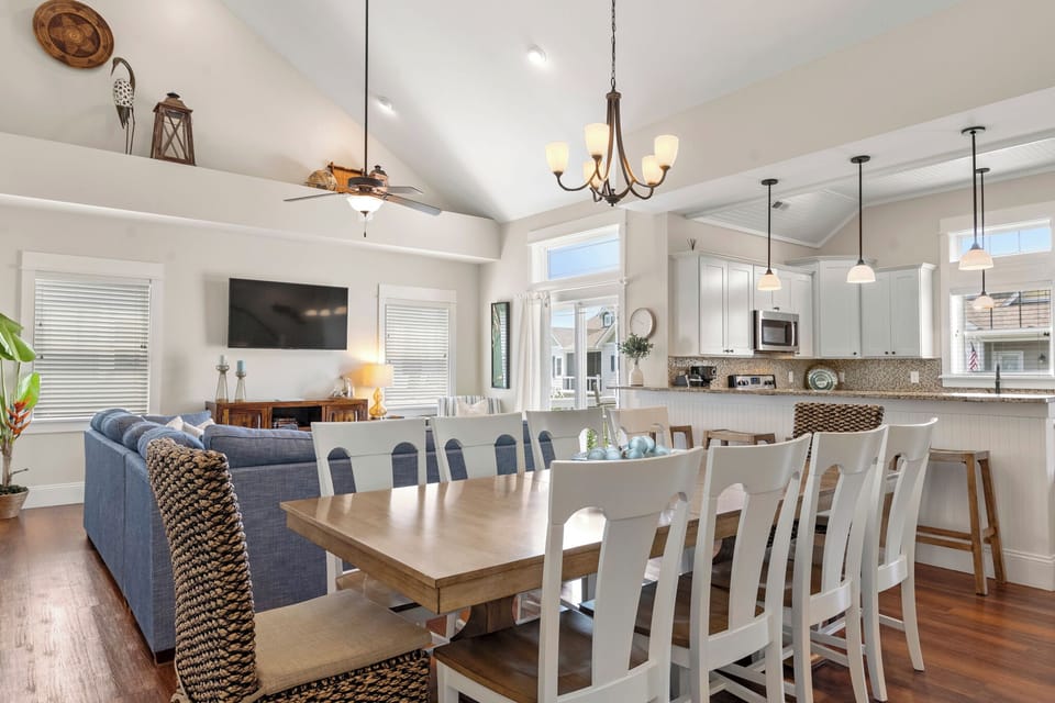 BV1083A: Vitamin Sea | Mid Level Dining Area