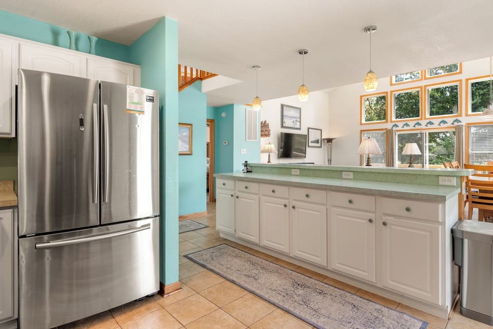 CL571: Sunshine Daydream | Mid Level Kitchen